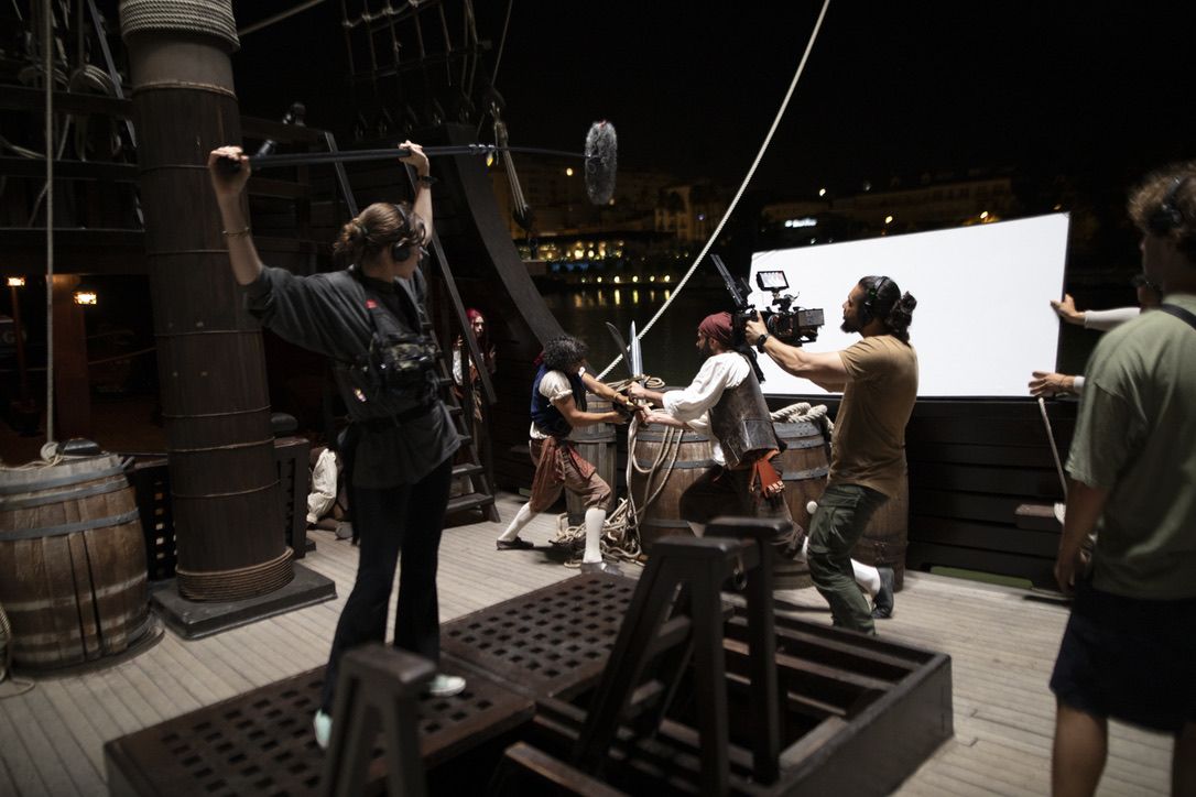 Sword fight on the ship deck, boom and bounce board in frame