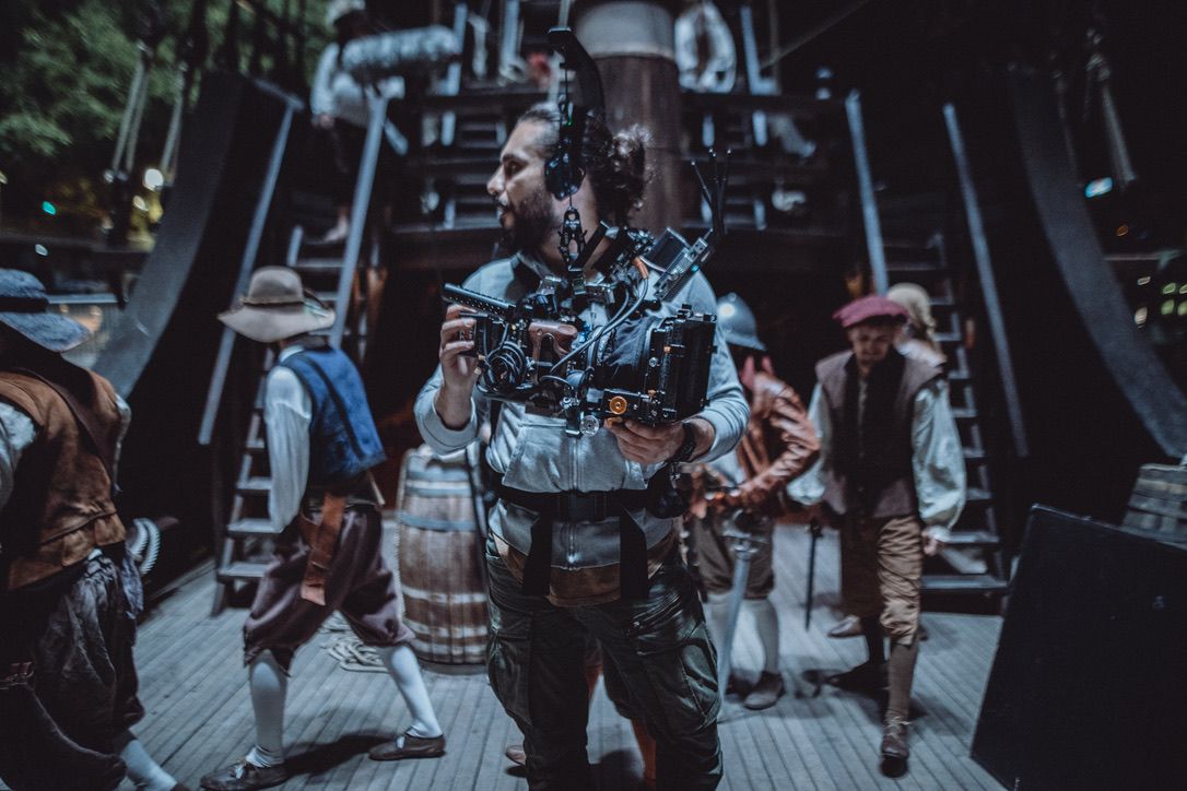 Handheld rig among the pirates